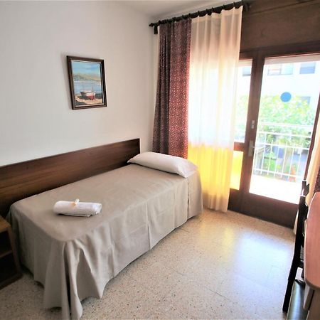 Pension Hostel Costa Brava 埃斯塔蒂特 外观 照片