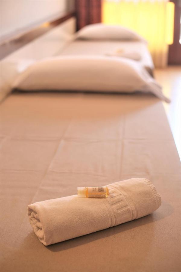 Pension Hostel Costa Brava 埃斯塔蒂特 外观 照片